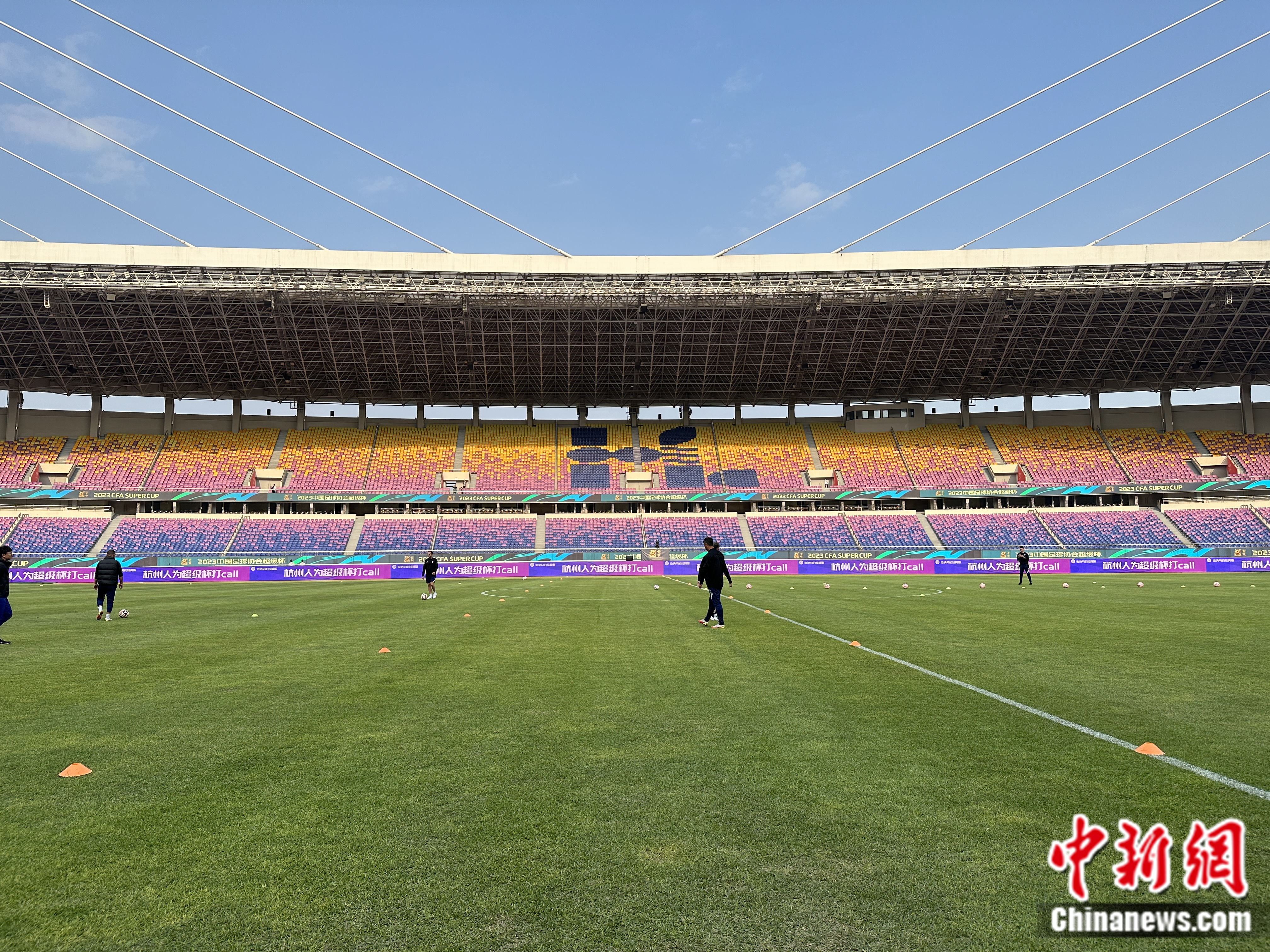 中超卫冕冠军武汉三镇迎战足协杯冠军山东泰山