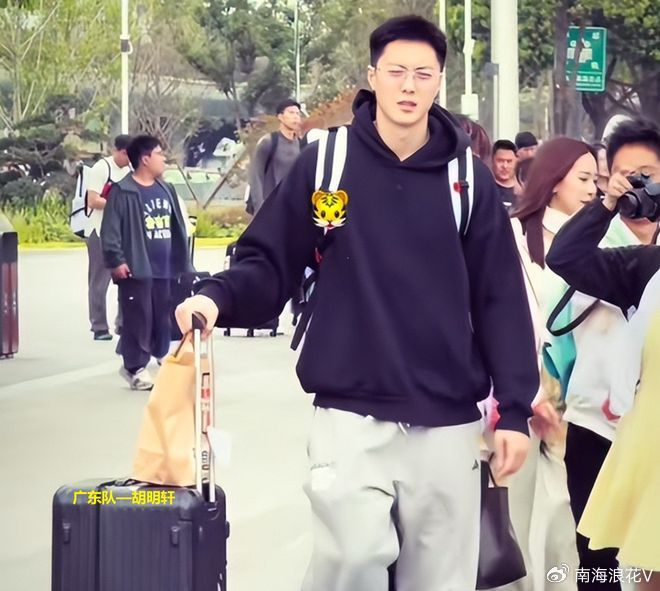 广东男篮客场迎战四川队 焦泊乔缺席士气低迷