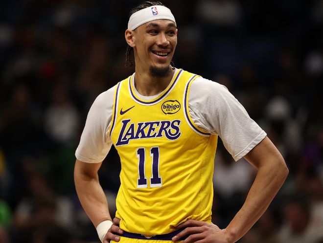 湖人三胜奇才詹姆斯三双引领球队备战季后赛