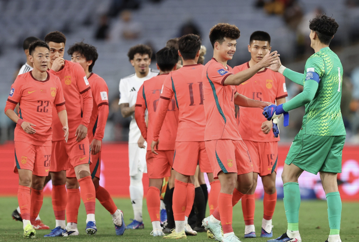 邵佳一执教首秀2-0力克世界杯球队 董路盛赞国足