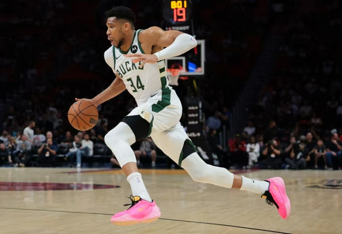 字母哥与雄鹿分道扬镳 更衣室崩盘引交易风波