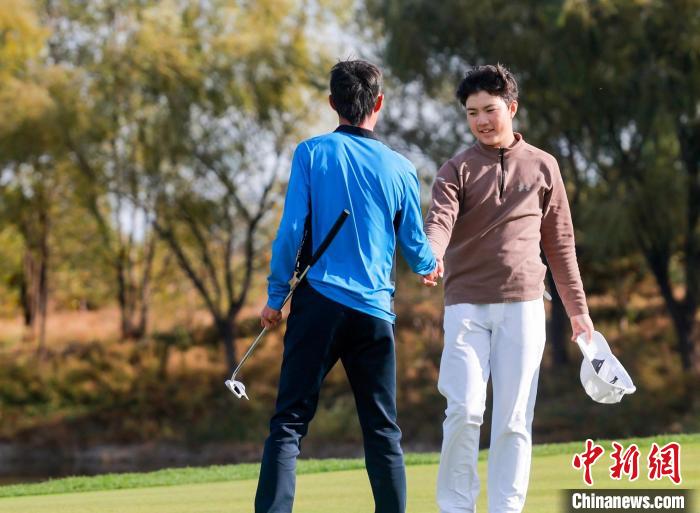 首届中国青少年高尔夫球精英赛在北京揭幕，男