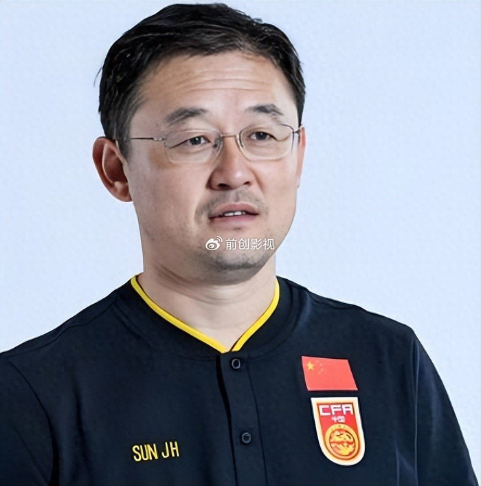 毛伟杰转型左后卫成大连英博新星 被誉中超马尔