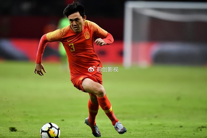 毛伟杰转型左后卫成大连英博新星 被誉中超马尔