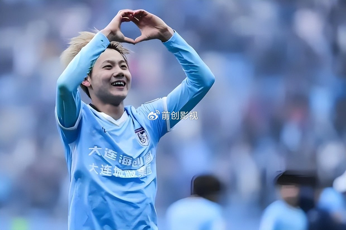 毛伟杰转型左后卫成大连英博新星 被誉中超马尔